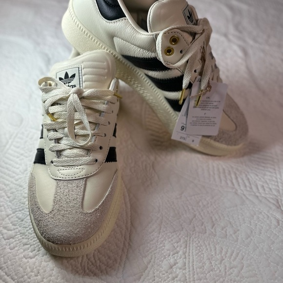 Adidas White and Black Sneakers Retro Style - Picture 5 of 11